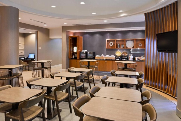SpringHill Suites by Marriott Corona Riverside image 17