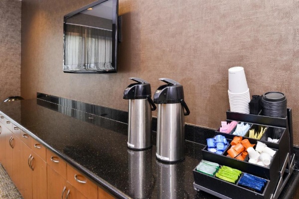 SpringHill Suites by Marriott Corona Riverside image 26